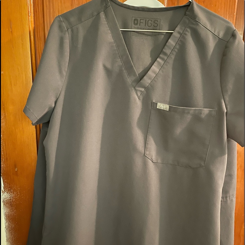 Size M Charcoal Gray Figs one pocket top-Catarina